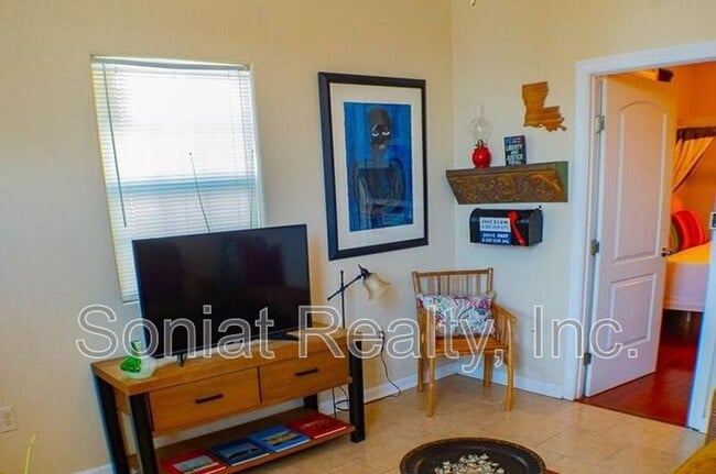 Photo - 1403 Port St Apartment