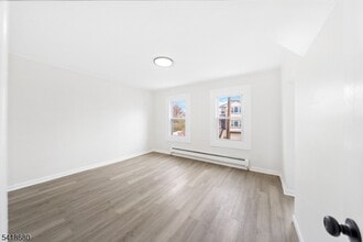 Building Photo - 334 Pine St