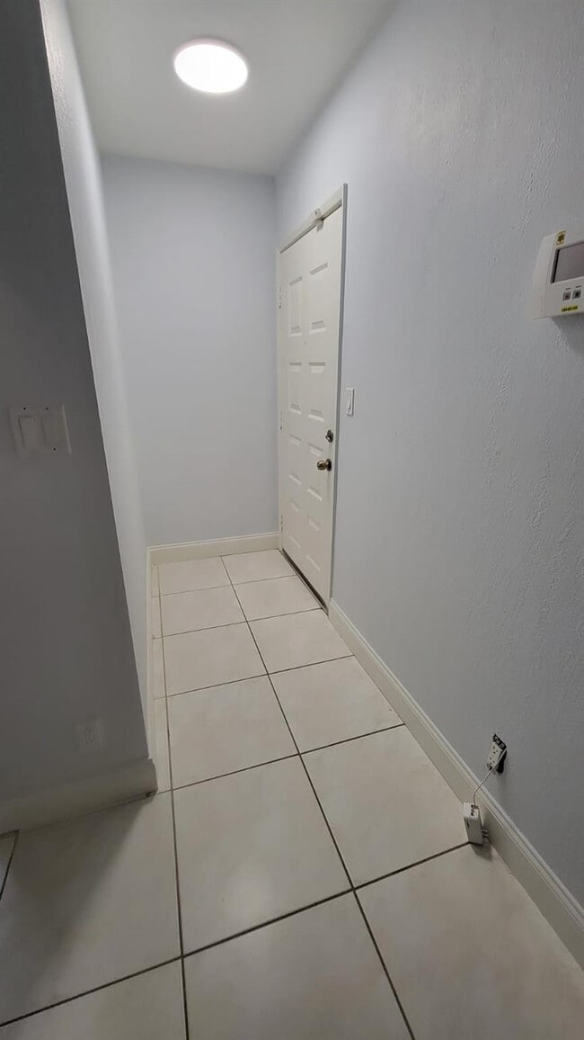 Building Photo - 313 Gardens Dr