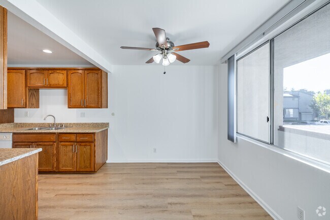 1BR, 1BA - 815SF - Dining Room - Woodland House Apartments