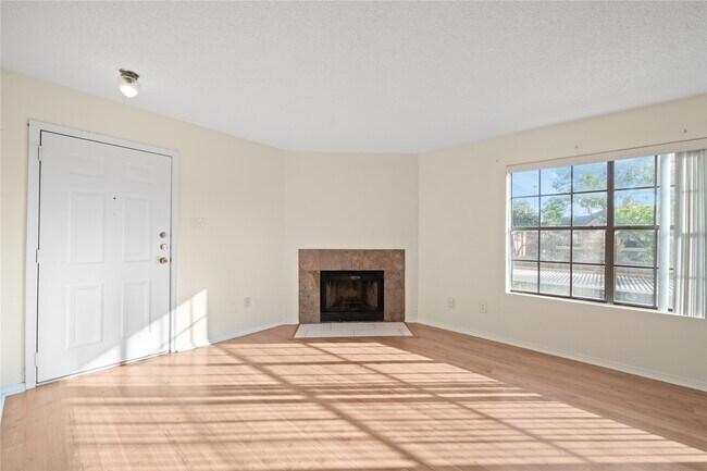 Foto del edificio - 2750 Holly Hall St