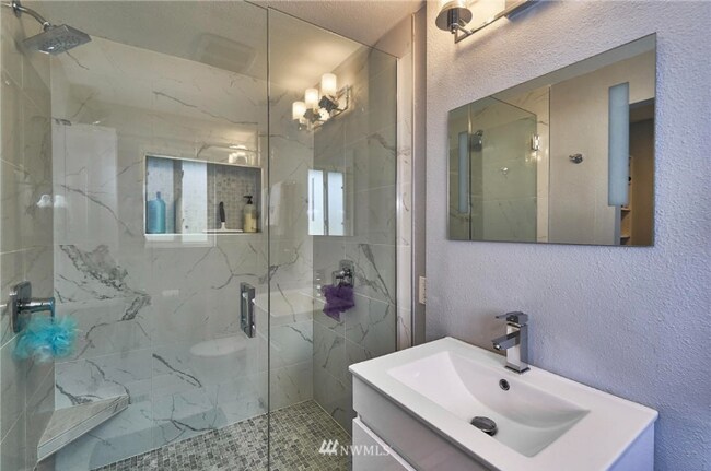 Foto del edificio - 4213 S 185th St