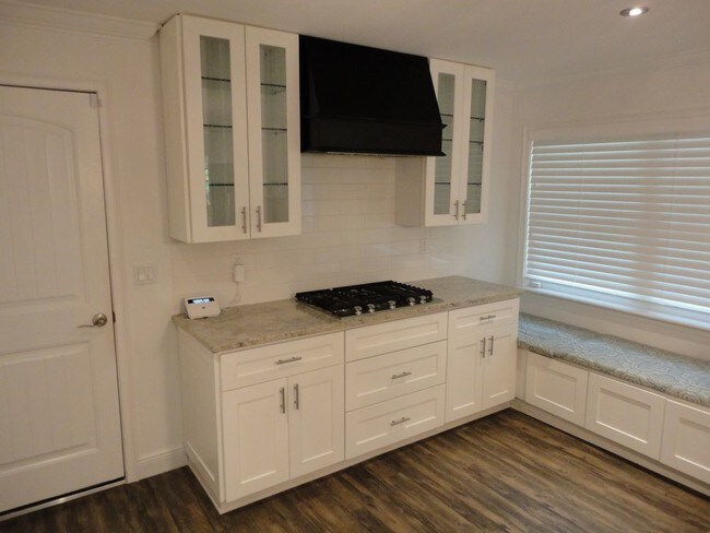 Building Photo - Nice 4/2 Bath Home Close to UF  PENDING LEASE