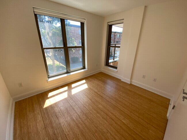 Building Photo - 74 Ashford St
