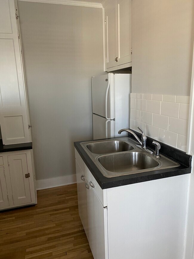 Building Photo - 488 Snelling Ave S