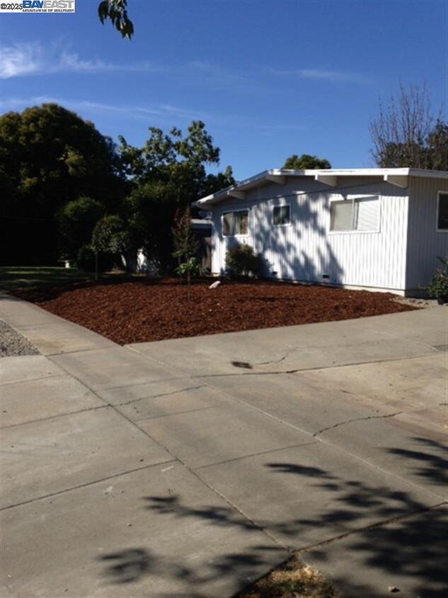 Foto principal - 939 Rose Ave