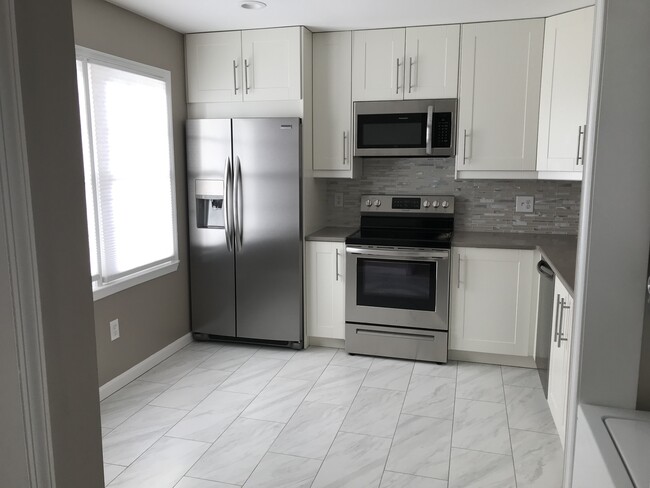 Building Photo - 11112 Cedarwood Dr