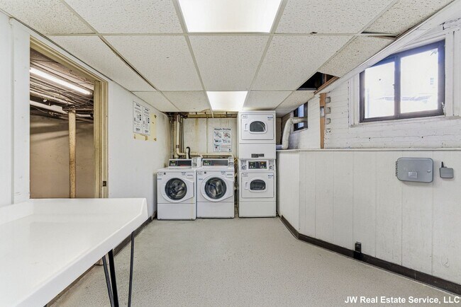 Building Photo - Quaint 1 bed 1 bath in Allston