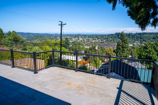 Building Photo - 4685 Riverview Ave