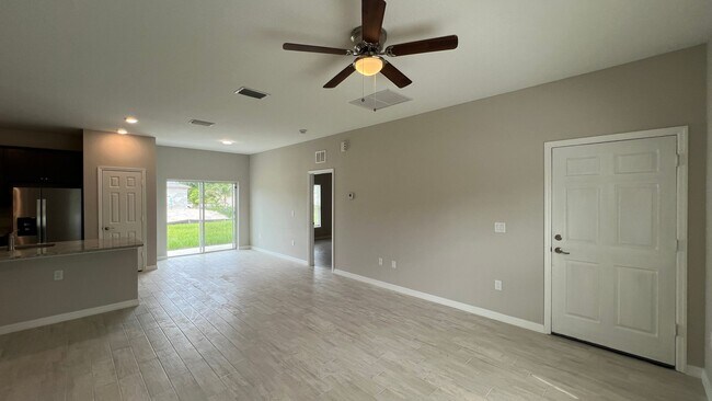 Foto del edificio - Stunning BRAND NEW 3 Bedroom and 2 Bath in...