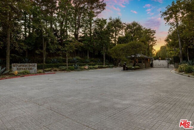 Foto del edificio - 3396 Stoneridge Ln