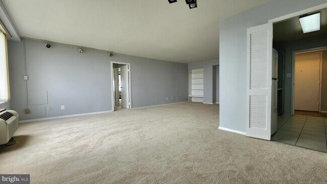 Foto del edificio - 9701 Fields Rd