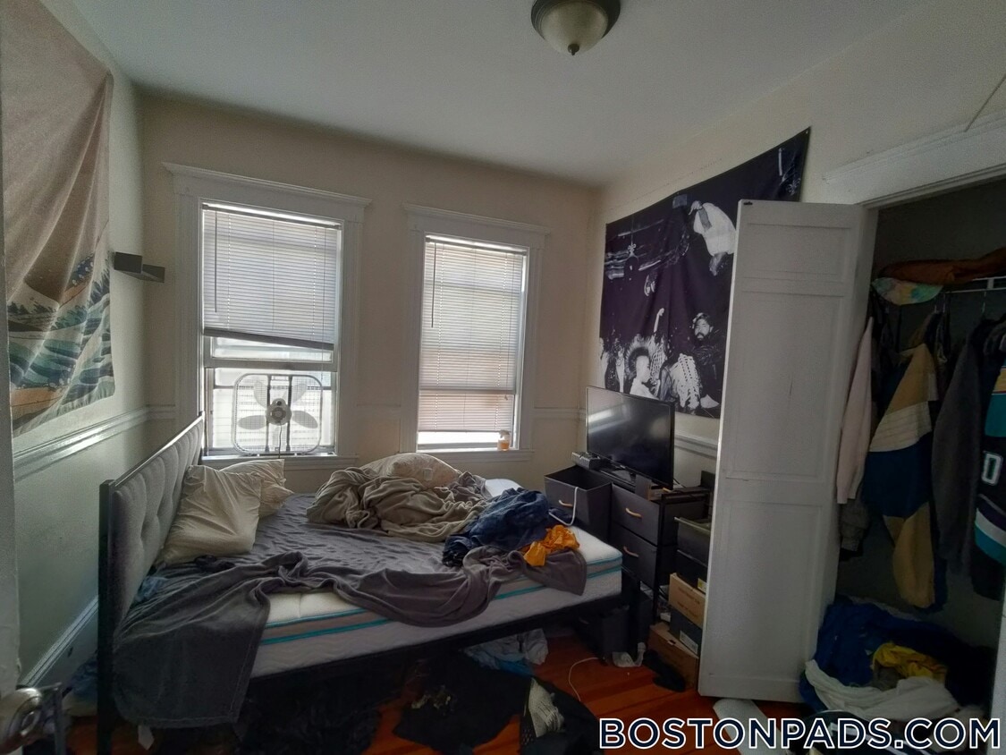 Primary Photo - 119 Lexington St