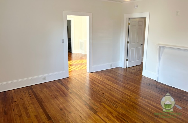 Photo - 25 W Main St House