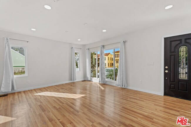Building Photo - 1122 S Citrus Ave