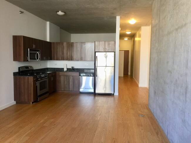 Building Photo - 235 W Van Buren St