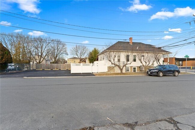 Building Photo - 543-545-545 N Broadway