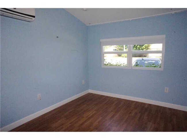 Building Photo - 9418 N Miami Ave