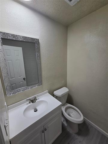 Building Photo - 625 Bristol Ct