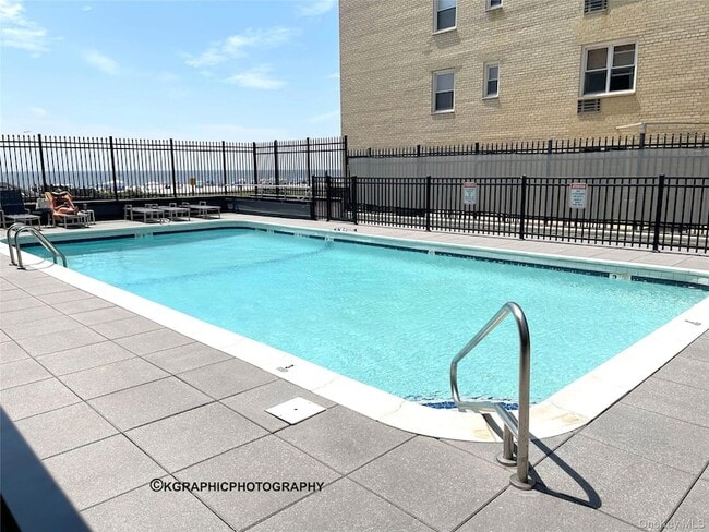 Photo - 650 SHORE Rd Unit 2N 3rd flr Apartment