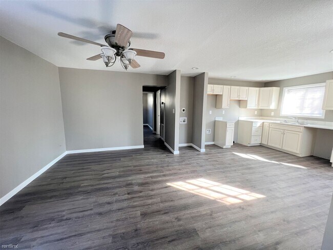 Building Photo - 2 br, 1 bath House - 1816 SW Moundview Dr