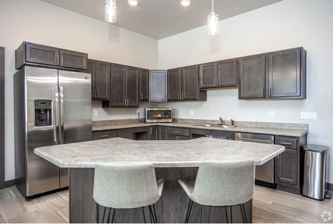 Building Photo - The Commons at Greenway Park