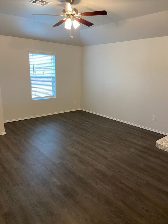 Foto del edificio - *Pre-leasing* Three Bedroom | Two Bathroom...