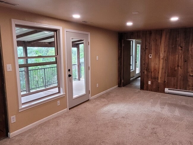 Building Photo - 195 Riverview Dr
