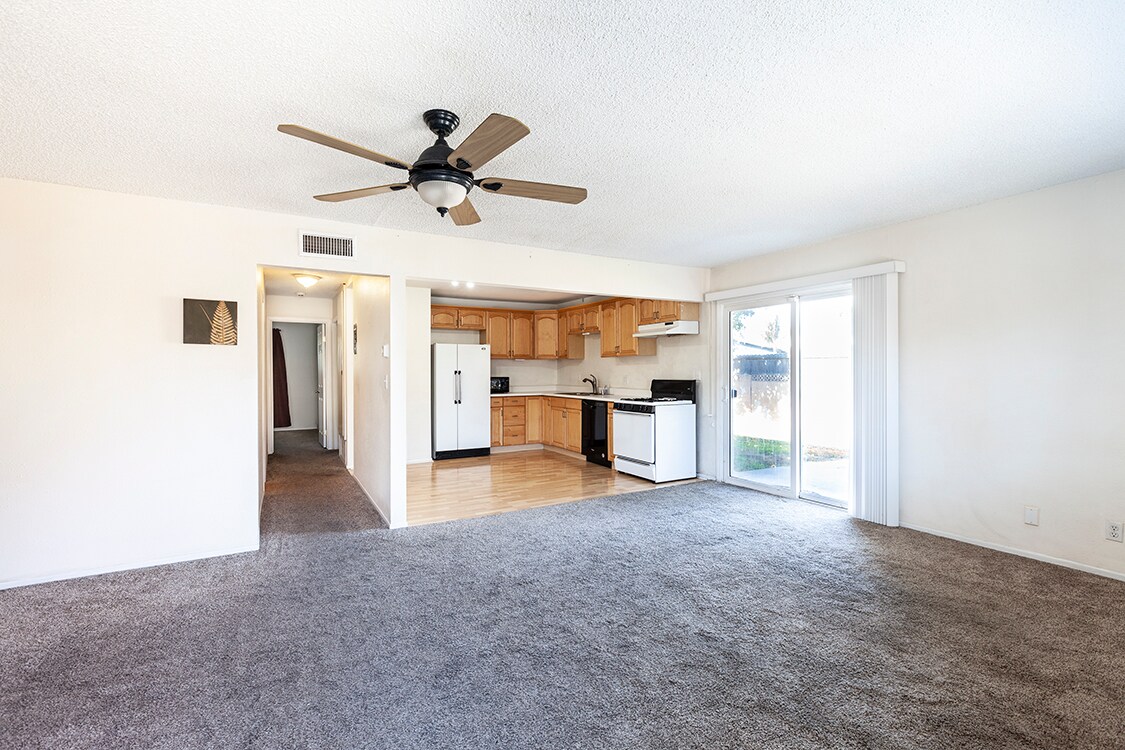 Foto principal - 7681 Fir Dr