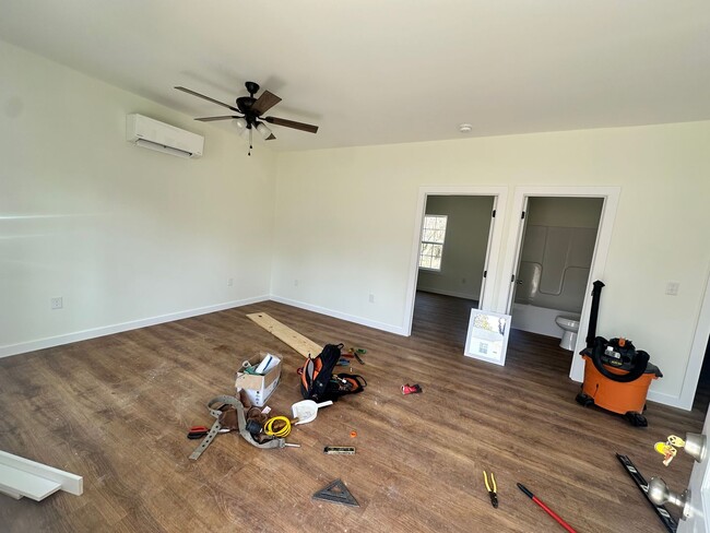 Building Photo - 1 Bedroom, 1 Bath Home.