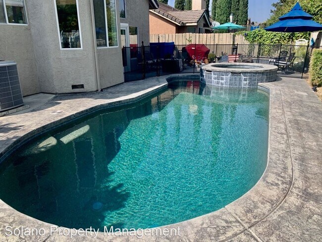 Building Photo - 4 br, 3 bath House - 355 Woodcrest Dr.