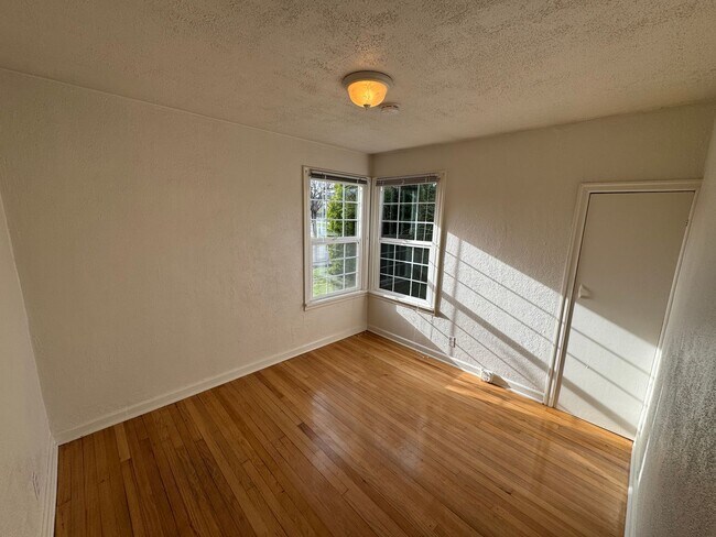 Foto del edificio - 2 Bedroom ~ 1 Bathroom House in SW Corvallis