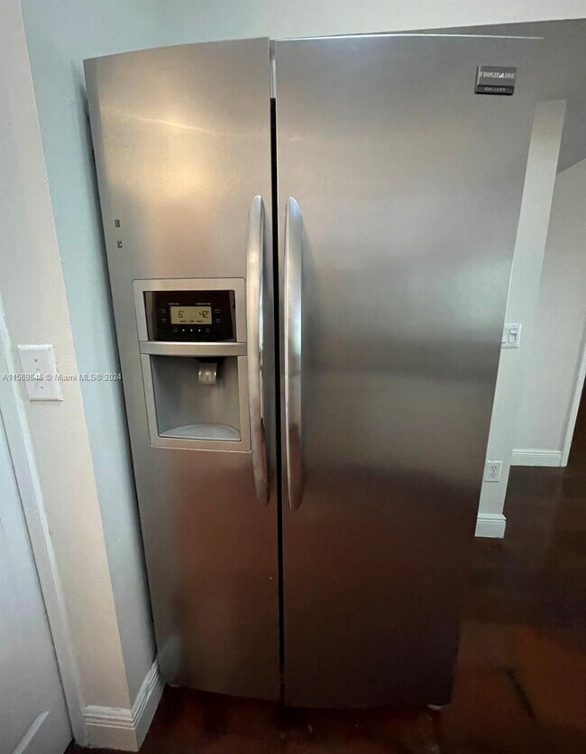 Foto del edificio - 3165 NE 184th St