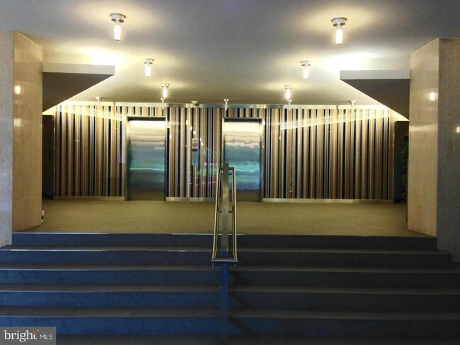 Mail lobby - 4200 Cathedral Ave NW