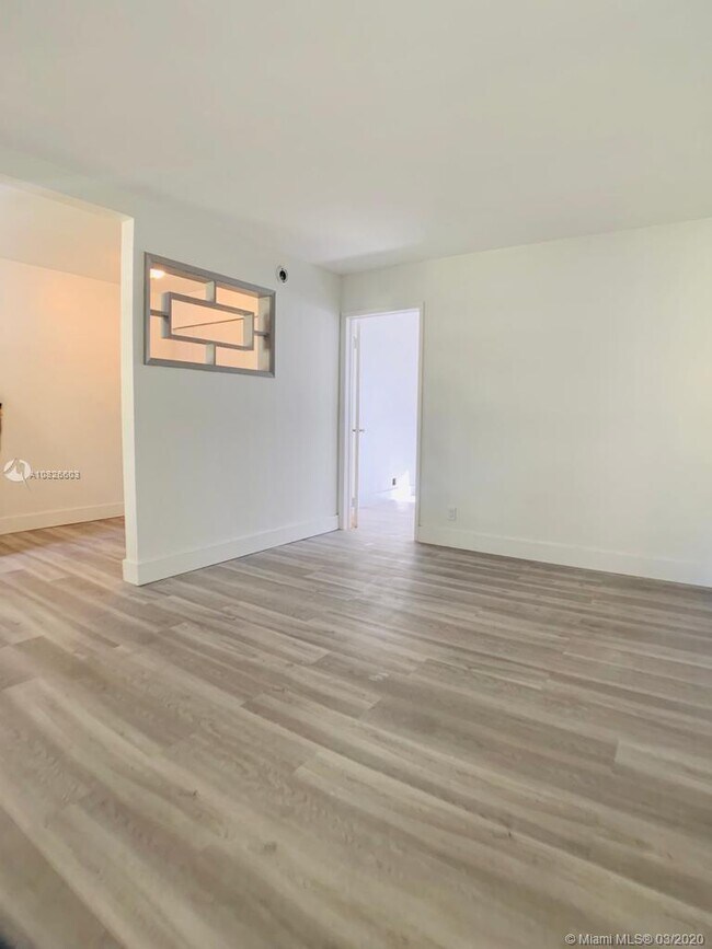 Foto del edificio - 1027 NE 8th Ave