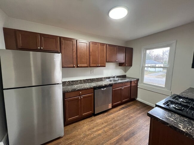 Foto del edificio - 10225-27 St. Katherine Ln.