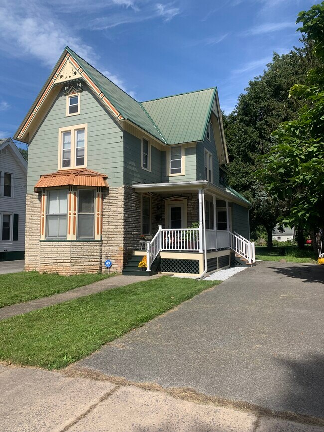 Foto del edificio - 113 E Sands St