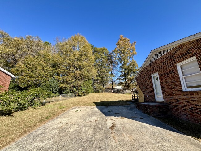 Building Photo - 510 Martha Ave