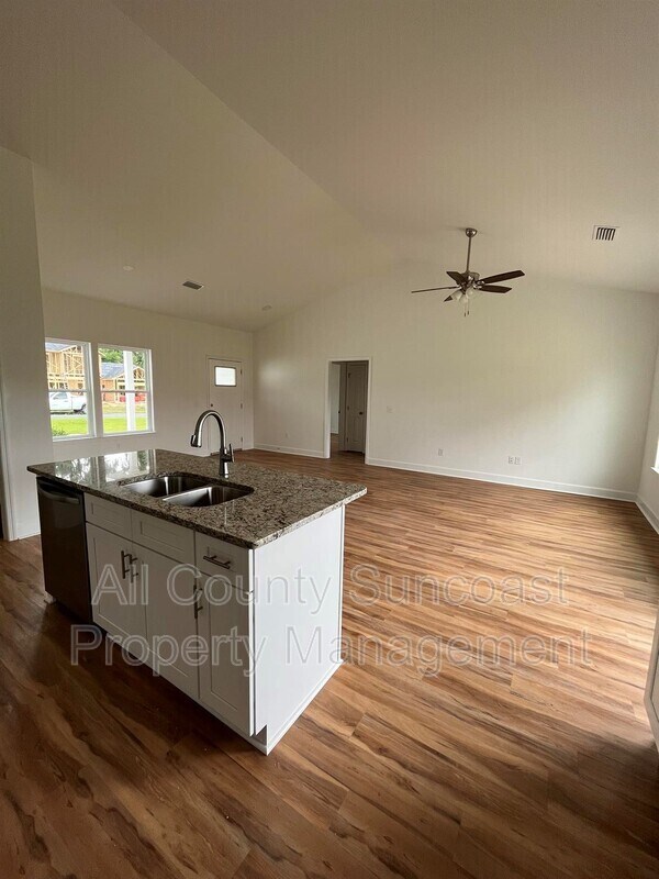 Foto del edificio - 400 Melrose Dr