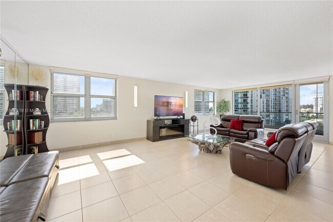 Building Photo - 1920 S Ocean Dr