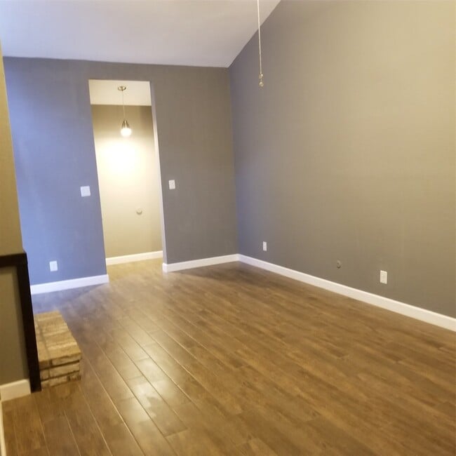 Building Photo - 6401 Deihl Rd