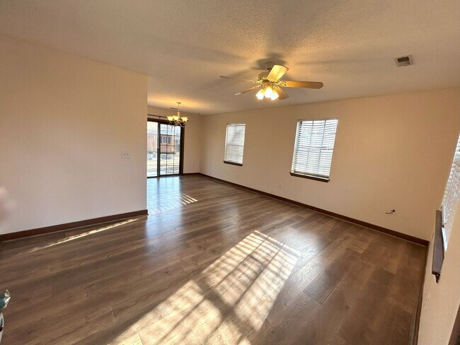 Foto del edificio - Charming 3 bedroom, 2 bathroom one level home in Murrayville!