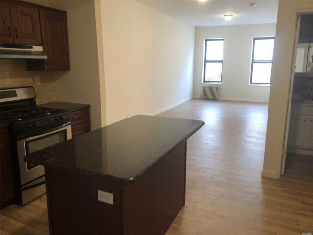 Building Photo - 67-13 Fresh Pond Rd