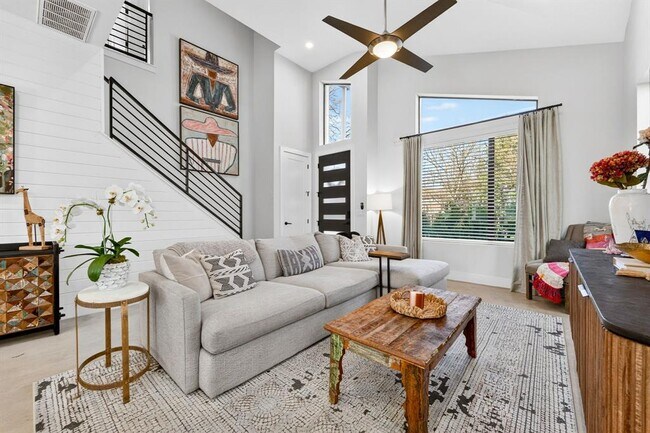 Building Photo - 5313 Woodrow Ave