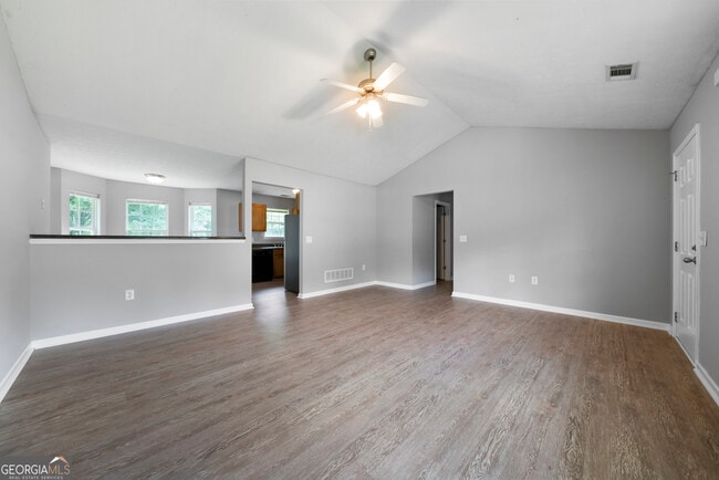 Building Photo - 761 Twin Oaks Ln