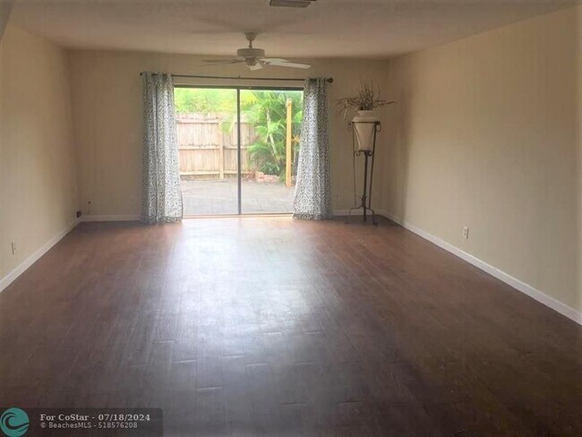 Building Photo - 3070 S Oakland Forest Dr