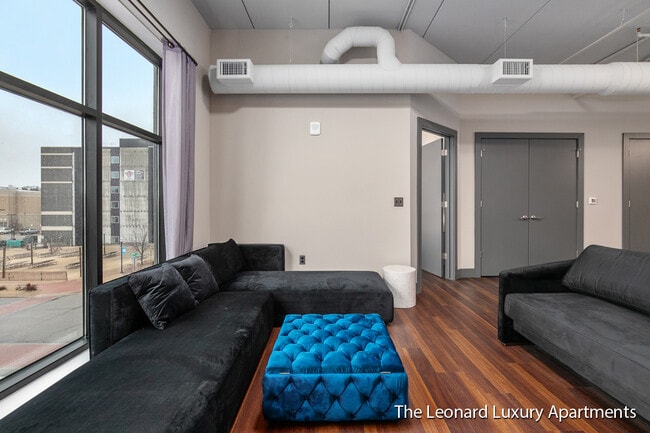 Building Photo - Leonard Luxury Apartments