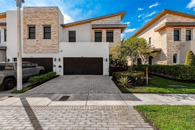 Foto del edificio - 7902 NW 105th Ct