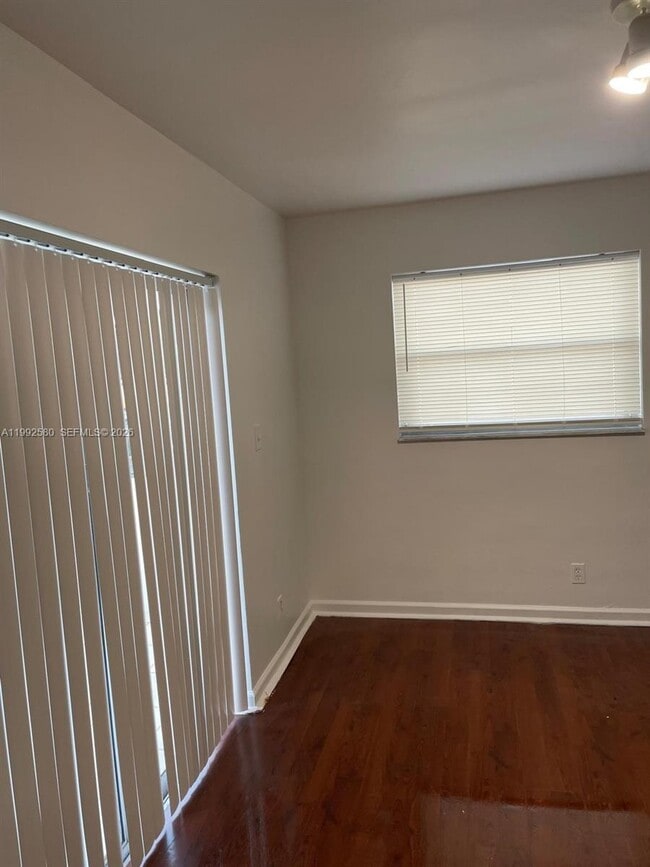 Foto del edificio - 222 SW 1st St