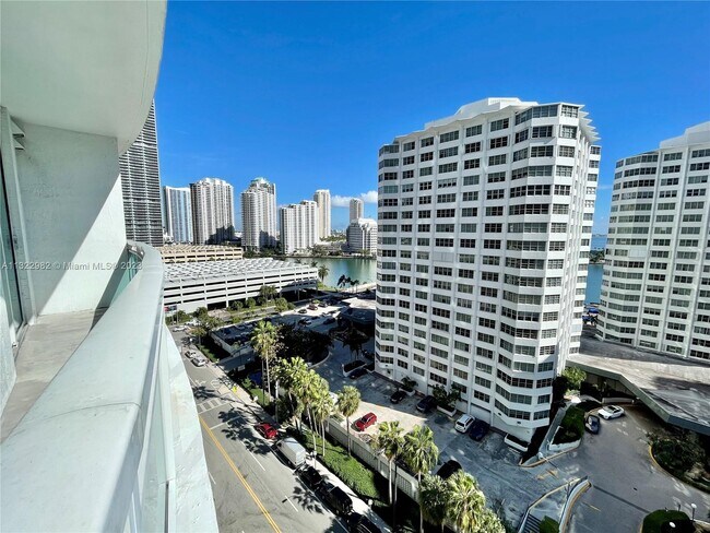 Foto del edificio - 950 Brickell Bay Dr